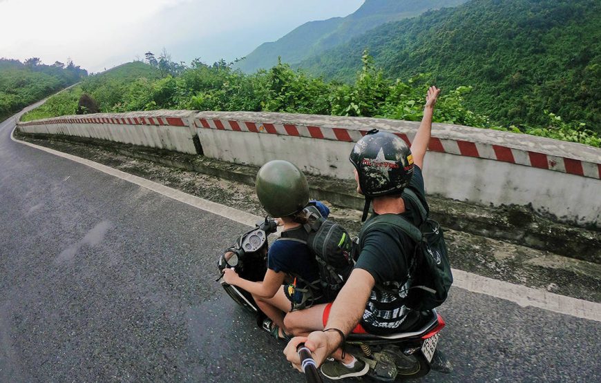 Hollywood Sign Small Group Tour in Luxury Van